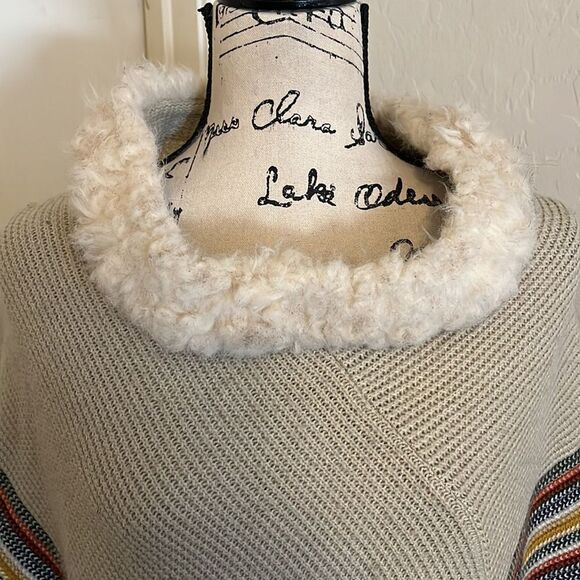 Northern Angel Multi Color Faux Fur Collar Knit Fringe Poncho - Picture 4 of 10